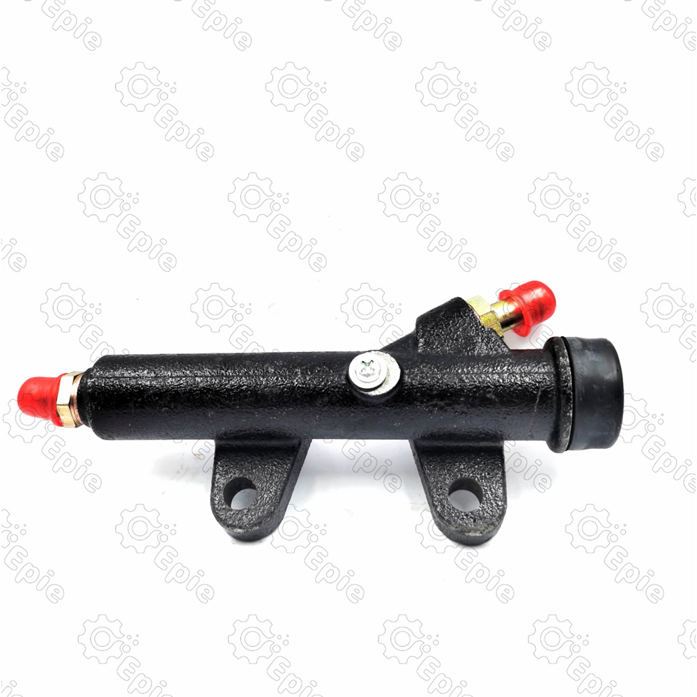 46801-Z2001 High quality clutch master cylinder for Nissan